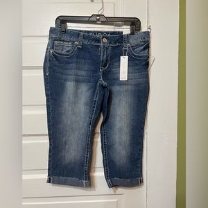 Rue 21 crop jeans. Bundle $10 items at 2/$10